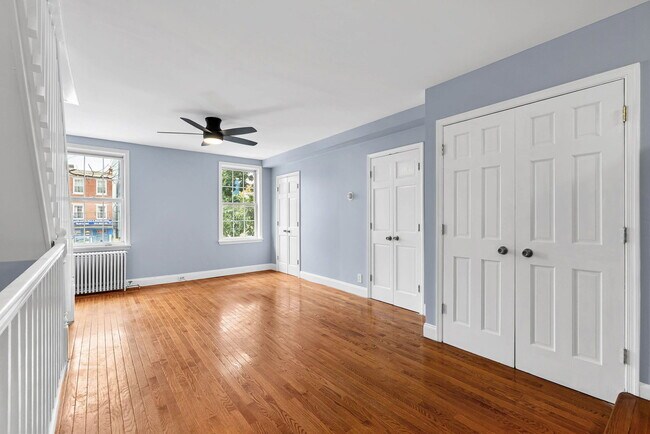 Building Photo - 537 E Girard Ave