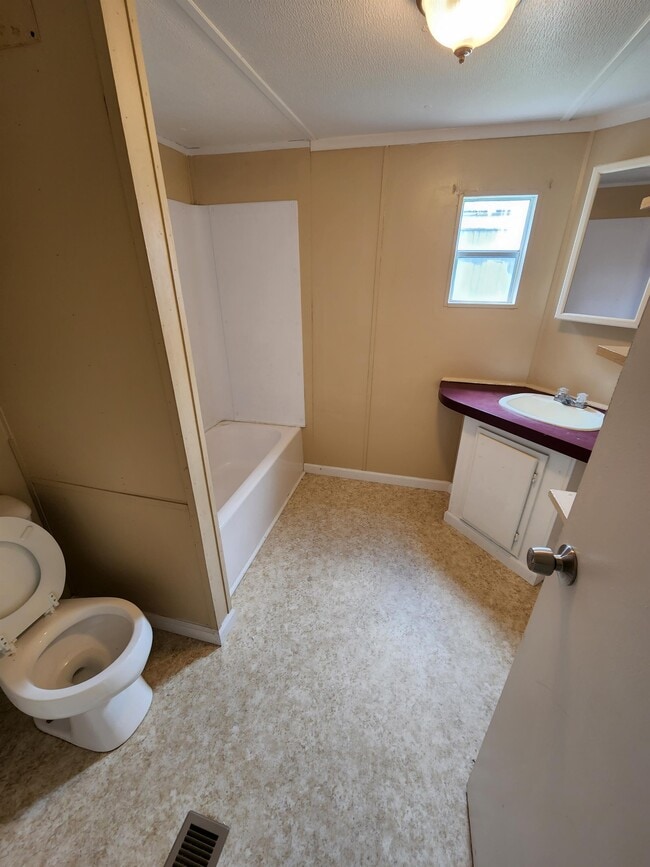 Building Photo - 9500 Hausmond Way