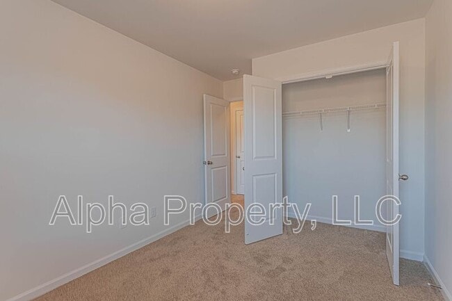 Building Photo - 30 Moorlyn Ln