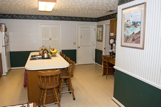 Building Photo - 4102 Landau Dr