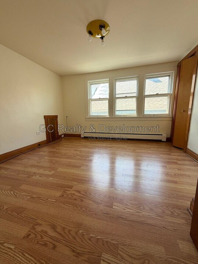 Building Photo - 837 Thomas Ave