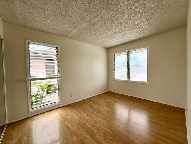 Building Photo - Mililani Town: 4 bed, 2.5 bath House with Den and Large Patio