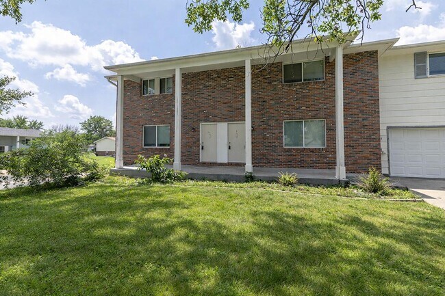 Building Photo - 1305 N Golf Blvd