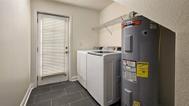 Building Photo - 608 S Matanzas Ave