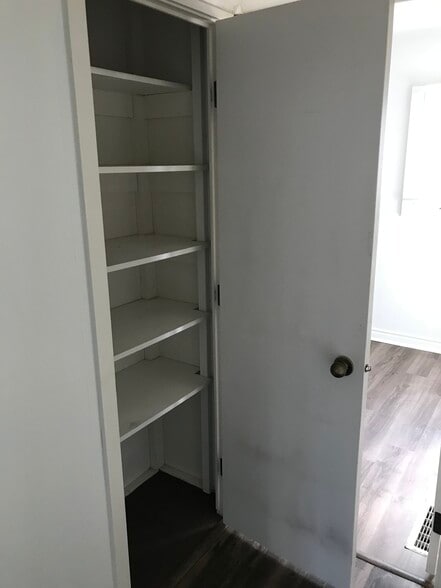 Building Photo - 1984 Pine St