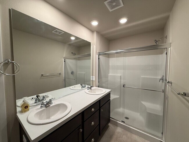 Building Photo - Spacious, modern 5-bed, 2.75-bath in sought-after Daisy Crossing Community in Sultan