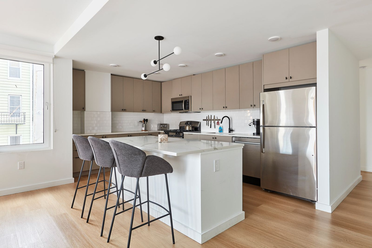 Building Photo - 1b Marshall Dr