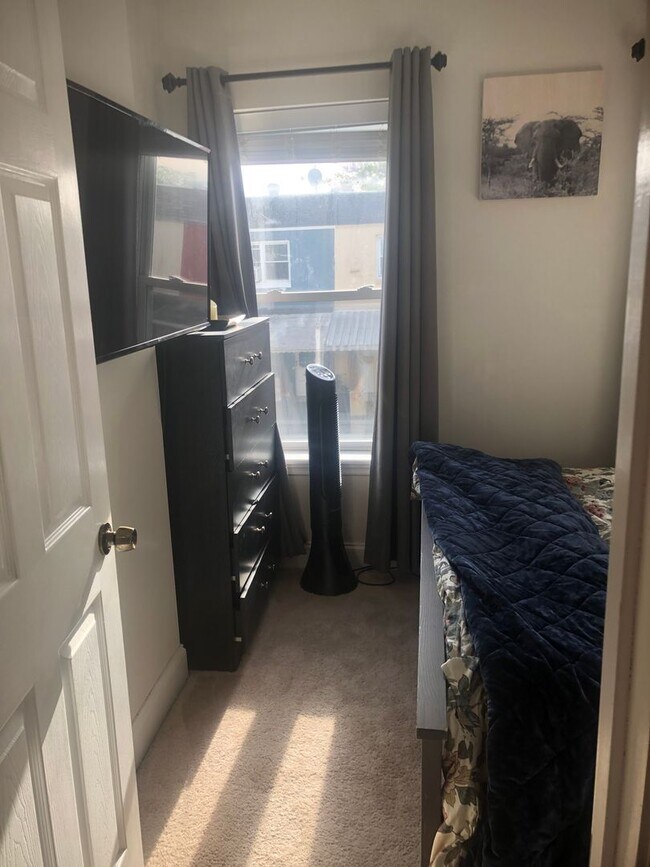 Building Photo - One Block From The Avenue! Perfect 2-Bedro...