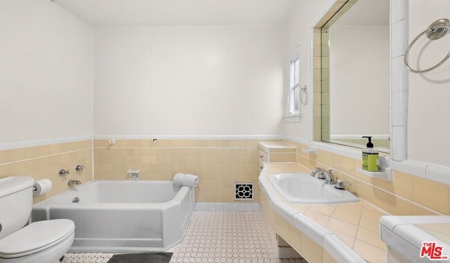 Building Photo - 434 N Genesee Ave