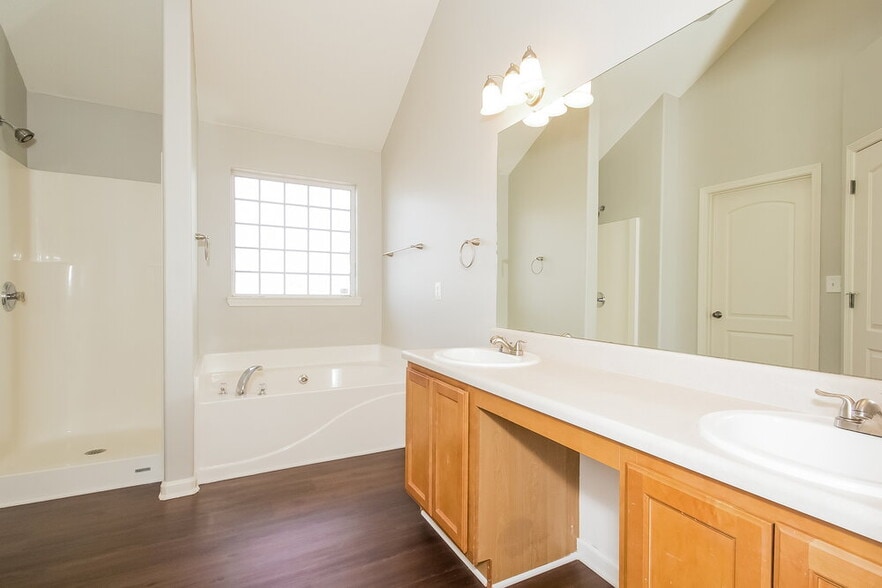 Building Photo - 772 Mesa Rd