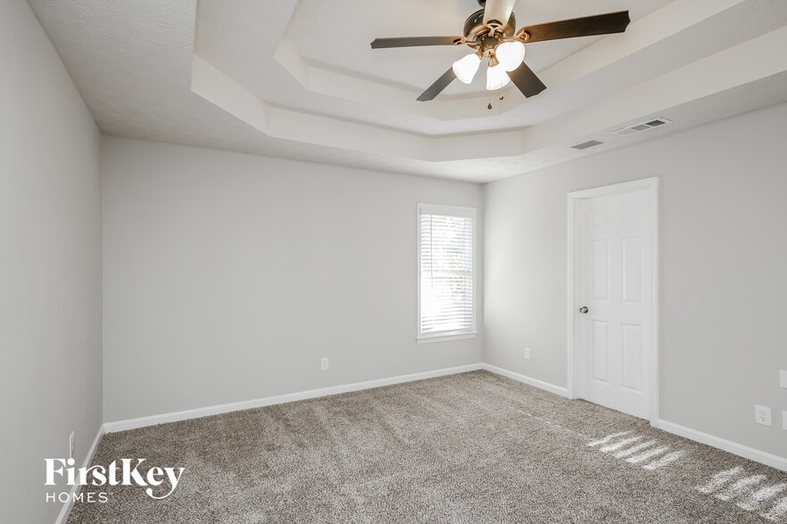 Building Photo - 210 Calusa Lake Ct