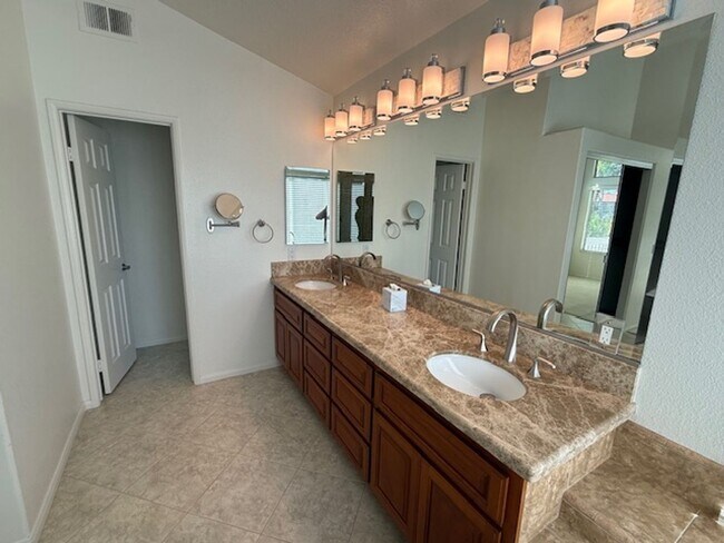 Building Photo - Over 3000 sq feet in Trabuco Canyon
