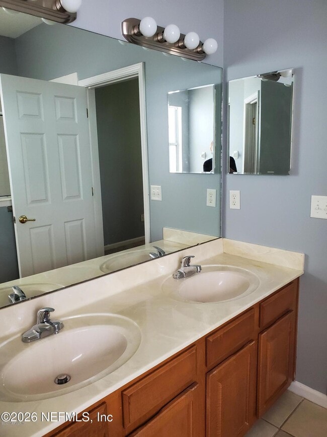 Building Photo - 1042 Briarcreek Rd