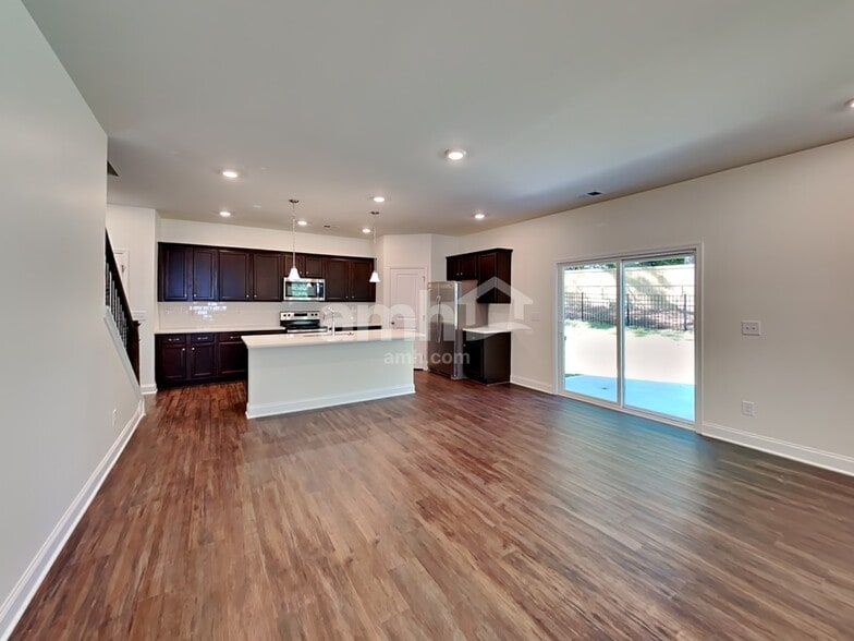 Building Photo - 2072 Windsor Park Ave