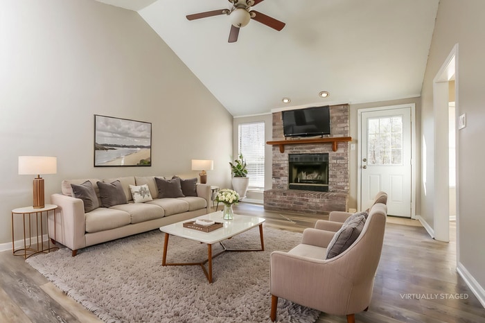 Building Photo - 14806 White Oaks Ln