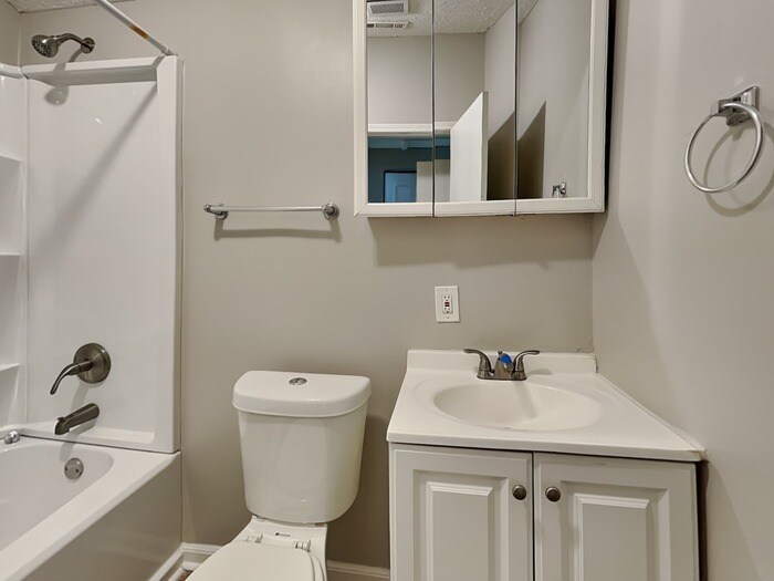 Building Photo - 7090 Winkfield Pl
