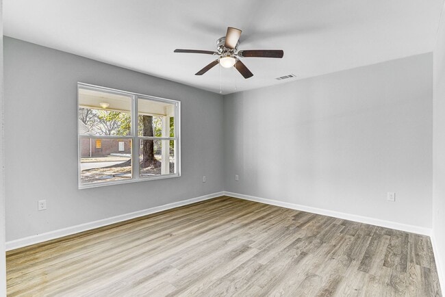 Building Photo - 2927 Beechmont St