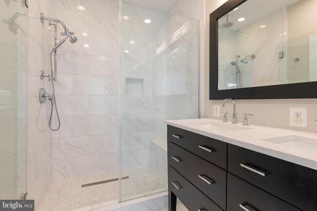 Building Photo - 1527 16th Rd N