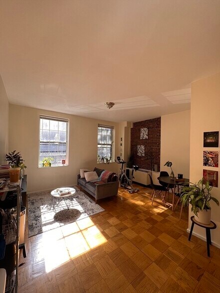 Building Photo - 13 Bowdoin St