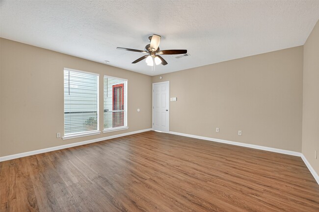Building Photo - 1414 S Kirkwood Rd