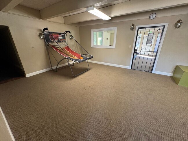 Building Photo - Spacious single bedroom condo in SE Denver