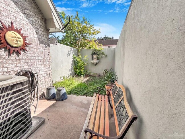 Building Photo - 21 S Casa Linda St