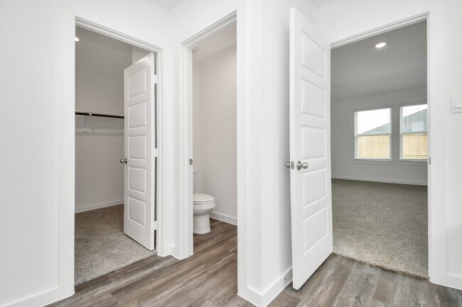 Building Photo - 1123 Briscoe Ct