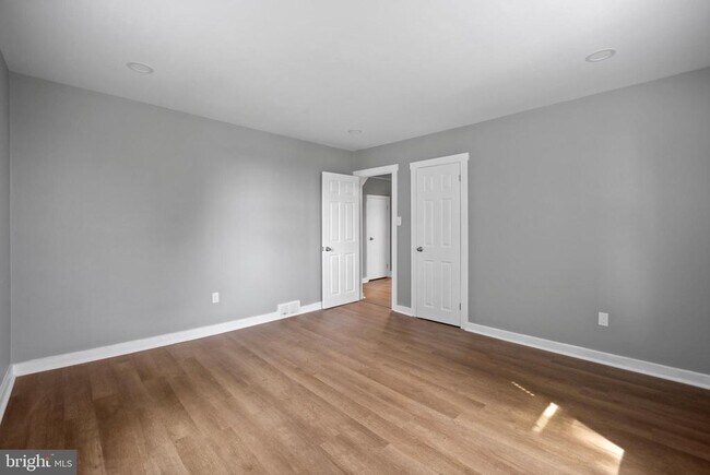 Building Photo - 645 Roberts Ave
