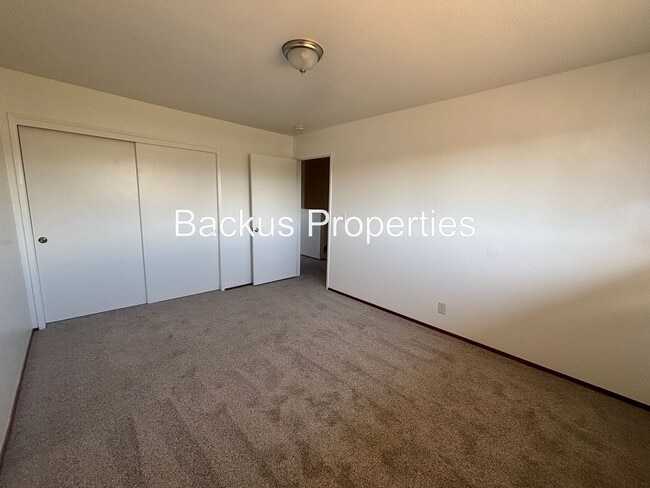 Building Photo - Wonderful newly remodeled duplex located in South Salinas