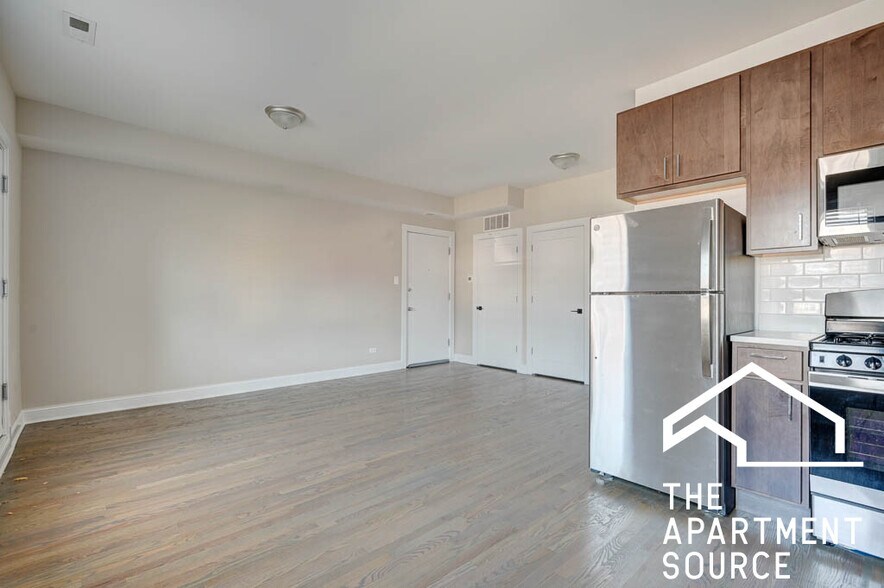 Building Photo - 3405 W Fullerton Ave