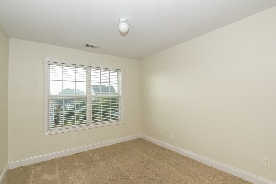 Building Photo - 122 The Blvd