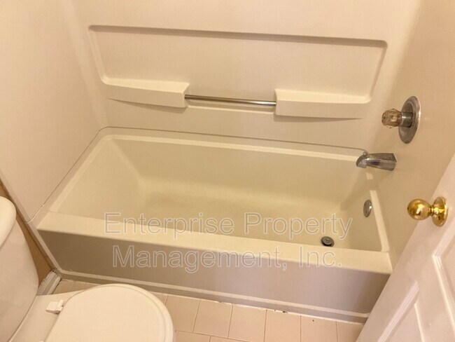 Building Photo - 9221 Lazzini Cove