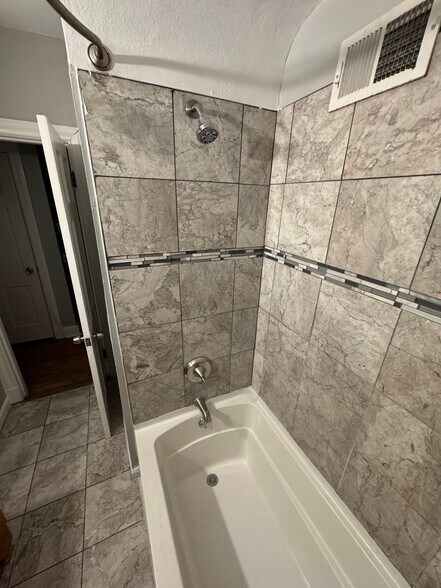 Building Photo - 3512 Belaire Pl