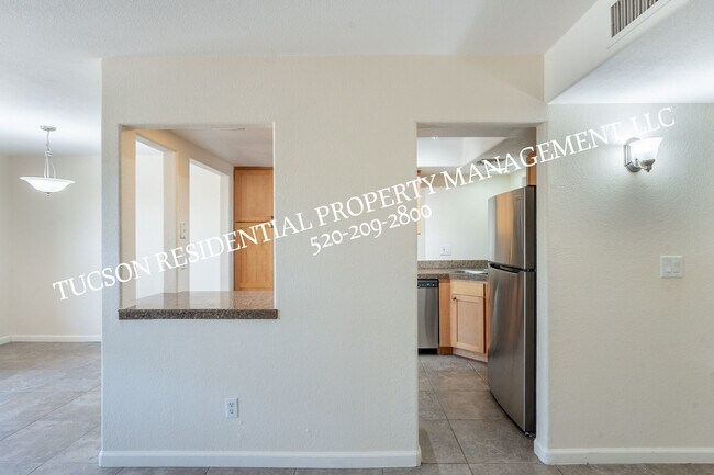 Building Photo - 6651 N Campbell Ave