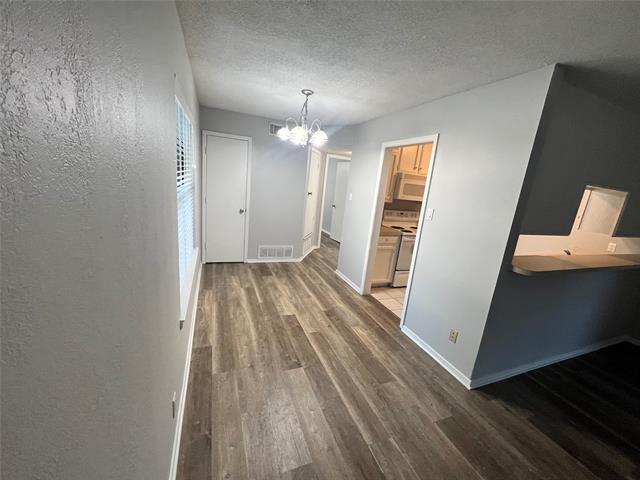 Building Photo - 906 N Austin St