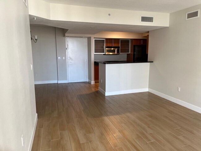 Building Photo - 1551 N Flagler Dr