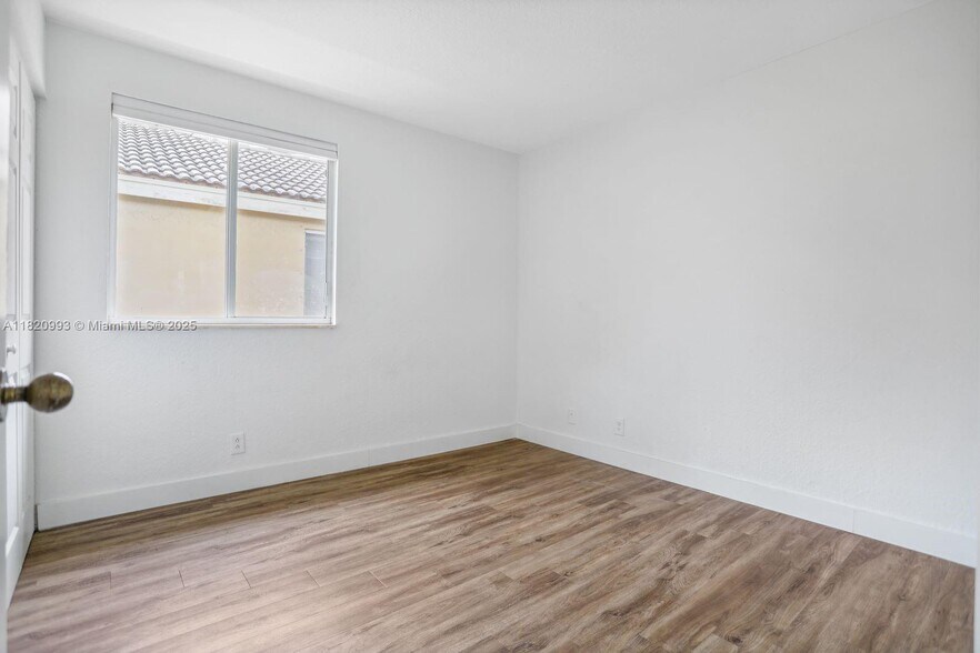 Building Photo - 1126 Golden Cane Dr