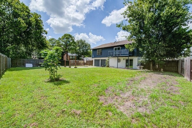 Building Photo - 402 Tresvant Dr