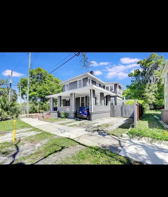 Primary Photo - 2825 N Market St