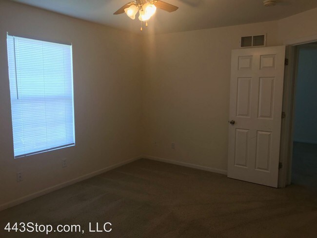 Building Photo - 3204 Dove Dr