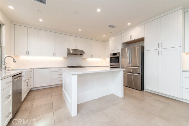 Building Photo - 112 Anthem