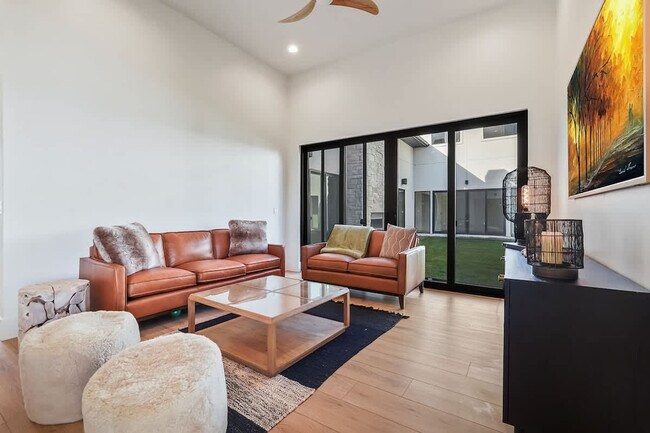 Building Photo - 12401 Rivendell Ct