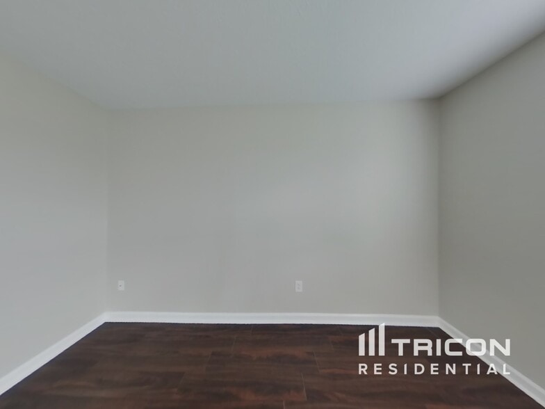Building Photo - 1621 Bridgecreek Crossing