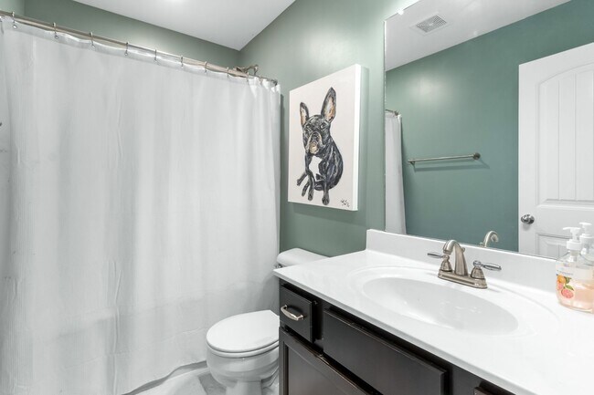 Building Photo - 3 Bedroom Pet Friendly Condo For Rent in Sango Area!
