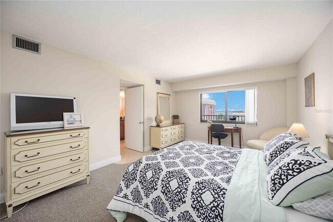 Building Photo - 11 Sunset Dr