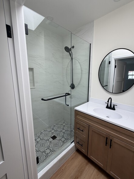Building Photo - 11147 La Maida St