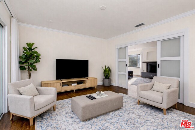 Building Photo - 9549 Dalegrove Dr