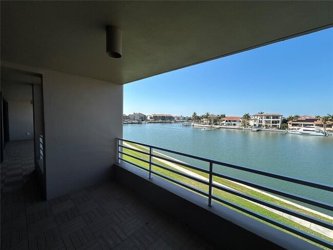 Building Photo - 6260 Kipps Colony Ct S