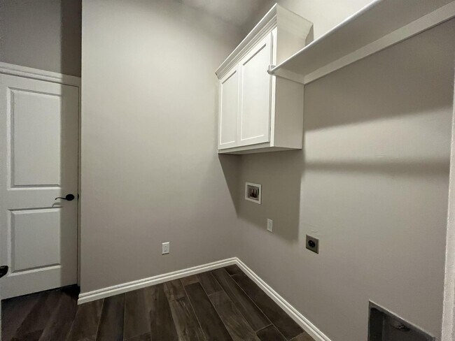 Building Photo - 3309 Welling Rd