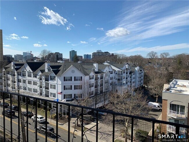 Building Photo - 87 Glenbrook Rd